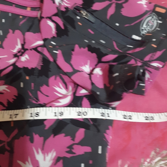 DICKIES FLORAL SCRUB TOP - Picture 9 of 9